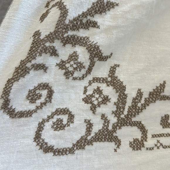 8 foot linen tablecloth with taupe stitching - Picture 4 of 6